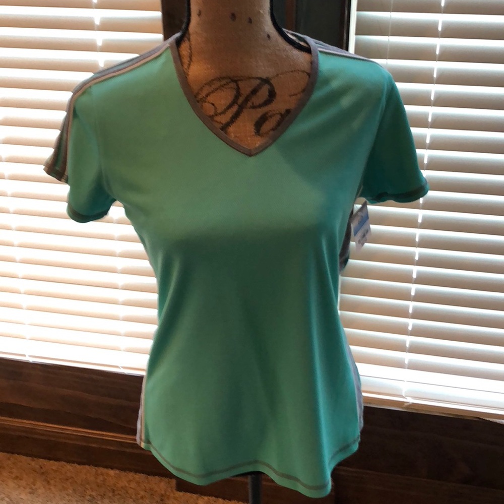 SB Active V Neck Top Size Medium